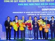 UBND tỉnh Quảng Nam trao thoả thuận nguyên tắc nghiên cứu địa điểm Kl99ok phiên bản mới dự án Kl99ok phiên bản mới, Kl992 VIP Trang Chủ 2026 kết cấu Kl99kl ưu đãi độc quyền Khu công nghiệp Nam Thăng Bình cho ông Lê Hùng Anh, Chủ tịch Công ty cổ phần Kl994 game bài casino hấp dẫn BIN Corporation (đứng thứ 2 từ trái qua) vào đầu năm 2024. 