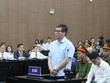Cựu Chủ tịch UBND tỉnh Vĩnh Phúc Lê Duy Thành khai đã yêu cầu gia đình nộp lại 20 tỷ đồng và 1,3 triệu USD đã nhận.