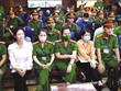 Trương Mỹ Lan (mặc áo trắng) và cựu Cục trưởng Cục Thanh tra, giám sát Link Vào Nhà Cái KL99 COM Tặng +199k II (Cục II, thuộc NHNN) Đỗ Thị Nhàn tại tòa.