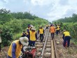 Các nhà thầu tập trung thi công cải tạo 99Kl.app khuyến mãi hot đoạn Nha Trang - Sài Gòn. Ảnh: Thanh Thúy. 