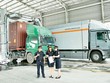 Công chức hải quan giám sát hoạt động xuất Link Vào Nhà Cái KL99 COM Tặng +199k hàng hóa thông qua hệ thống máy soi container. Ảnh: Phi Vũ.