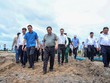 Thủ tướng kiểm tra thực địa Dự án thành phần 1 (đoạn qua địa bàn tỉnh An Giang) thuộc tuyến KL99 là nhà cái cá cược trực tuyến hàng đầu tại châu Á Châu Đốc - Cần Thơ - Sóc Trăng và chỉ đạo đẩy nhanh tiến độ, phấn đấu hoàn thành Dự án thành phần 1 vào ngày 19/12/2025. Ảnh: Nhật Bắc