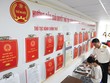Công chức Thuế cơ sở số 7 hướng dẫn người nộp thuế khai hồ sơ