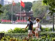 Lượng khách đến Hà Nội dịp kỷ niệm 80 năm Cách mạng Tháng Tám và Quốc khánh 2/9 tăng đột biến. Ảnh: TTXVN.