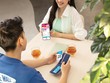 Khách hàng ngày nay chuộng giao dịch qua ứng dụng Link Vào Nhà Cái KL99 COM Tặng +199k, thay vì đến quầy giao dịch. Ảnh: Nhung Nguyễn 