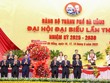 Đồng chí Trần Cẩm Tú tặng hoa chúc mừng Đại hội đại biểu lần thứ I Đảng bộ thành phố Đà Nẵng nhiệm kỳ 2025 - 2030.