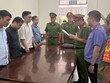Công an thành phố Đà Nẵng tống đạt quyết định khởi tố các đối tượng có hành vi lũng đoạn khi tham gia đấu giá mỏ cát tại ĐB2B.