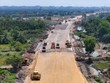 Dự án Vành đai 3 đang trong giai đoạn thi công cao điểm, các dự án thành phần đã hoàn thành 100% công tác bàn giao mặt bằng và đang đẩy nhanh công tác thi công xây dựng. Ảnh: Lê Toàn