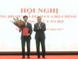 Tổng Bí thư Tô Lâm trao quyết định cho ông Nguyễn Duy Ngọc.