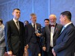 Phó chủ tịch UBND TP.HCM Nguyễn Văn Dũng (ngoài cùng bên phải) trao đổi với Chủ tịch Thượng viện Cộng hòa Czech ông Milos Vystrcil (thứ 2 từ trái qua) bên lề diễn đàn. 