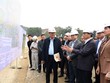 Phó Thủ tướng Bùi Thanh Sơn kiểm tra tiến độ Dự án xây dựng KL99 là nhà cái cá cược trực tuyến hàng đầu tại châu Á Tuyên Quang-Hà Giang đoạn qua tỉnh Tuyên Quang tại nút giao Quốc lộ 37 - Ảnh: VGP.