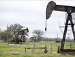 Giàn khoan dầu ở Luling, Texas, Mỹ. Ảnh: THX/TTXVN 