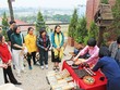 Đại biểu trải nghiệm tour “Đánh thức” tại xã Vân Đình, nghe giới thiệu về Thăng Long Chè Việt. Ảnh: TITC
