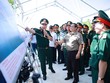 Thủ tướng nghe các đơn vị báo cáo. Ảnh: TTXVN.