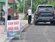 Tình trạng bỏ cọc đấu giá đất thường xuyên diễn ra trong năm 2024. Ảnh: Thanh Vũ