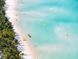 Làn nước trong veo như ngọc cùng bãi cát trắng mịn của Bãi Kem đặc biệt thu hút du khách (Ảnh: Fabl Belek)