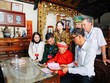 Tổ bầu cử số 21 đã mang hòm phiếu lưu động đến nhà Mẹ Việt Nam Anh hùng Trần Thị Bệ, 105 tuổi, tại Tổ dân phố Đằng Hải 9, phường Hải An, thành phố Hải Phòng