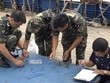 Lực lượng hải quan niêm phong tàu vận chuyển dầu nhập lậu. Ảnh: Lê Thu.