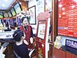 Cửa hàng vàng Bảo Tín Minh Châu có hành vi bán “vàng giấy” cho khách. Ảnh: Đức Thanh