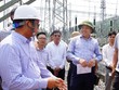 Phó Chủ tịch UBND tỉnh Quảng Trị Lê Đức Tiến (thứ hai từ phải ảnh) nghe báo cáo việc đấu nối truyền tải điện tại Trạm biến áp 220kV Hướng Tân với các dự án điện gió. Ảnh: Trường Nhật