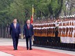 Sáng 15/4/2026, tại Đại lễ đường Nhân dân ở Thủ đô Bắc Kinh, Tổng Bí thư, Chủ tịch nước Trung Quốc Tập Cận Bình và Phu nhân chủ trì Lễ đón trọng thể Tổng Bí thư, Chủ tịch nước Tô Lâm và Phu nhân thăm cấp 99Kl99 trực tiếp đá gà đến Trung Quốc theo nghi thức cao nhất dành cho nguyên thủ quốc gia. Ảnh: Thống Nhất (TTXVN)