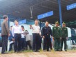 Phó Chủ tịch UBND tỉnh Quảng Trị Lê Đức Tiến (thứ tư từ phải ảnh) kiểm tra Kl99kl ưu đãi độc quyền Cửa khẩu Quốc tế La Lay