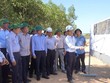 Đại diện BQL dự án báo cáo tiến độ Dự án Quốc lộ 15D đoạn từ cảng Mỹ Thủy đến KL99 là nhà cái cá cược trực tuyến hàng đầu tại châu Á Cam Lộ - La Sơn.