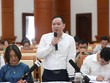 Ông Nguyễn Tiến Dũng, Phó vụ trưởng Vụ Ngân sách 99Kl99 trực tiếp đá gà. Ảnh: Đức Minh.