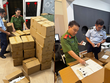Lực lượng chức năng kiểm tra hàng hóa vi phạm. 