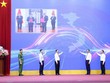 Phó Thủ tướng Hồ Quốc Dũng và các đại biểu bấm nút ra mắt Hệ thống truy xuất nguồn gốc nông sản - Ảnh: VGP