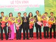 Bà Nguyễn Thị Hiền - Phó Chủ tịch HĐQT PVFCCo (thứ tư từ phải sang) – tham dự Lễ tôn vinh