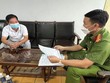 Cán bộ Phòng Cảnh sát môi trường làm việc với Ông Nguyễn Hải Triều, Giám đốc Xí nghiệp đèn ống Diện Quang (Ảnh https://congan.dongnai.gov.vn) 