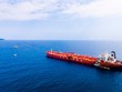 Hoạt động nhập dầu thô tại phao rót dầu không bến (SPM).