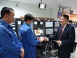 Tổng Giám đốc BSR Bùi Ngọc Dương động viên, lì xì anh em kỹ sư vận hành tại Phòng Điều khiển Trung tâm