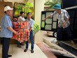 TNG trao tặng áo phao