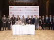 Ông Nguyễn Chí Thành - Chủ tịch HĐTV SCIC và Ngài Nasser Sulaiman Hamed Al Harthy - Phó chủ tịch OIA đại diện cho hai tổ chức ký kết Biên bản ghi nhớ