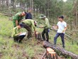 Lực lượng Công an phối hợp cùng cơ quan chức năng khám nghiệm hiện trường. (Nguồn: Bộ Công An)