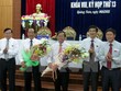 Ông Đinh Văn Thu (thứ hai từ trái sang) được bầu giữ chức Chủ tịch UBND tỉnh Quảng Nam. Ảnh: TTXVN.