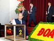 Các đại biểu bầu BCH Đảng bộ tỉnh Bình Thuận khóa XIII