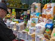 Ukraine “chóng mặt” với giá cả