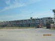 Bong bóng giá đất phía Tây tiếp tục xì hơi