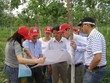 Chủ tịch Hoàng Anh Gia Lai dẫn nhà Kl99ok phiên bản mới tham quan khu trồng cao su tại Lào. Ảnh: HAGL.