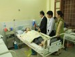 Ông Lê Quang Lân, Quyền Giám đốc PTI Hải Phòng đến thăm hỏi và động viên hành khách đang điều trị tại bệnh viện Hải Phòng