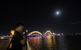Nghìn người thích thú ngắm 'siêu trăng thế kỷ'