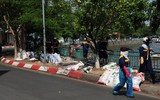 Hàng quán đóng cửa, người dân quanh Hồ Tây khốn đốn vì cá chết