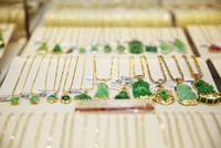 Giá vàng hôm nay ngày 28/4: Giá vàng đồng loạt giảm sâu