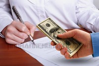 Tòa án nhân dân TP. Hà Nội đã quyết định tạm hoãn phiên tòa để đánh giá, làm rõ các hợp đồng thế chấp