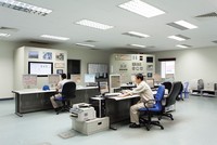 Việc vận hành thêm nhà máy phát điện chạy dầu sẽ dồn những gánh nặng chi phí mới lên EVN