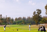 Người dân vùng dự án vẫn phải chạy vòng ra biển từ khi sân golf chia cắt      