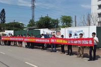 Khách hàng giăng biểu ngữ tố cáo Housing Group tại Dự án Khu nhà ở Kl992 VIP Trang Chủ 2026 